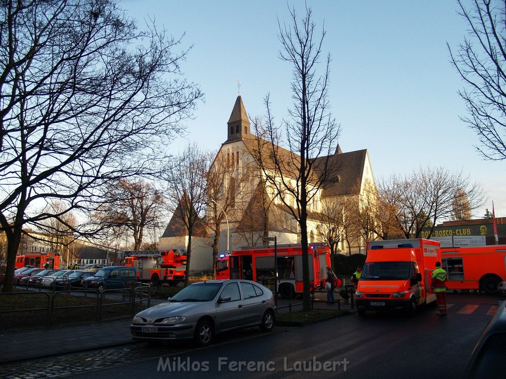 Brand in Kirche Koeln Muelheim Tiefenthalstr   P31.JPG